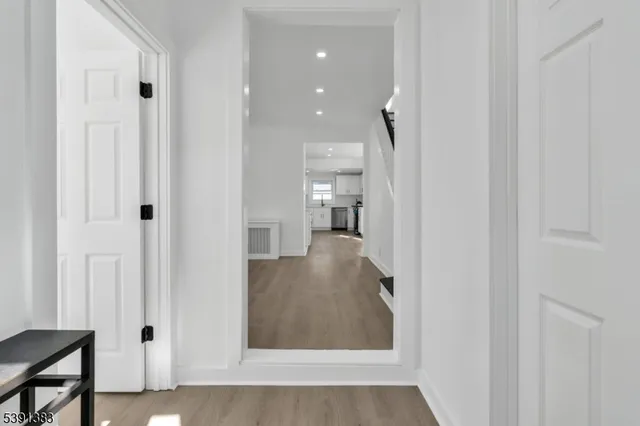 a view of entryway with livingroom