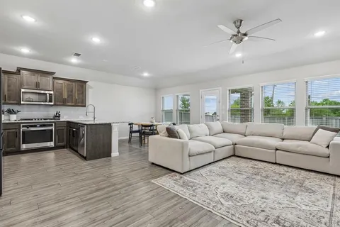 $350,000 | 6909 Lilac Drive, Venus, TX 76084