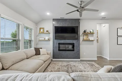 $350,000 | 6909 Lilac Drive, Venus, TX 76084