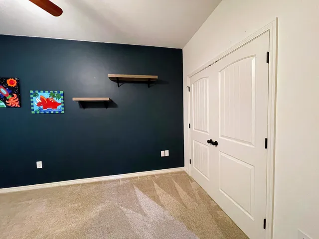 en empty room with projector and fan