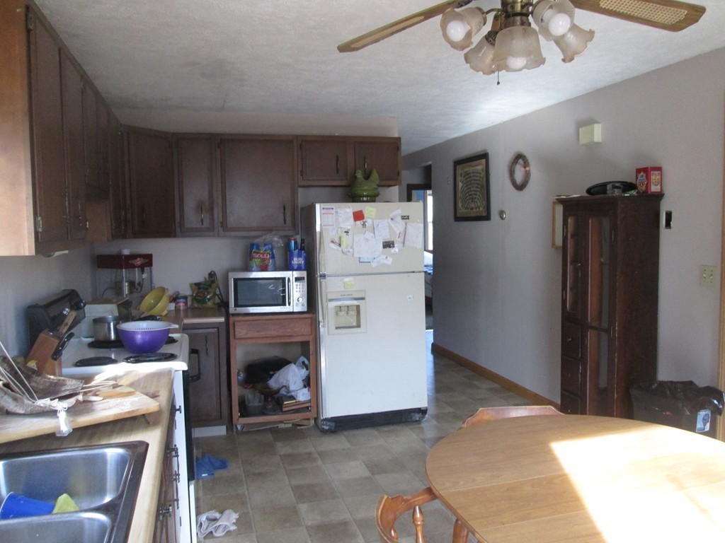 33 Douglas Road Webster, MA 01570 - Photo 10 of 13