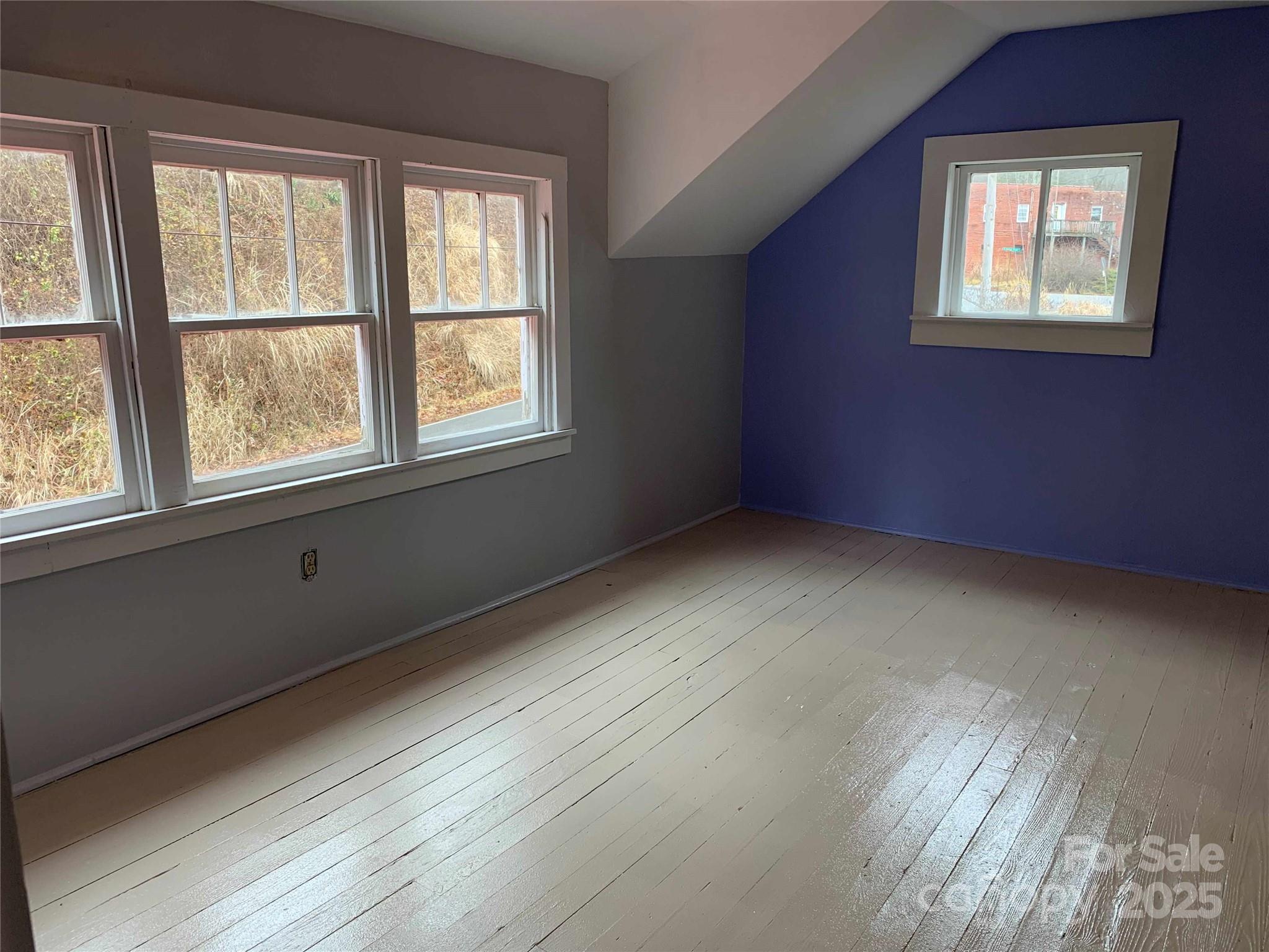 37 South US 19e Highway Newland, NC 28657 - Photo 14 of 16 an empty room with a window
