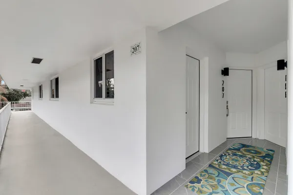 $2,300 | 1 Garden Street, Unit 207, Tequesta, FL 33469