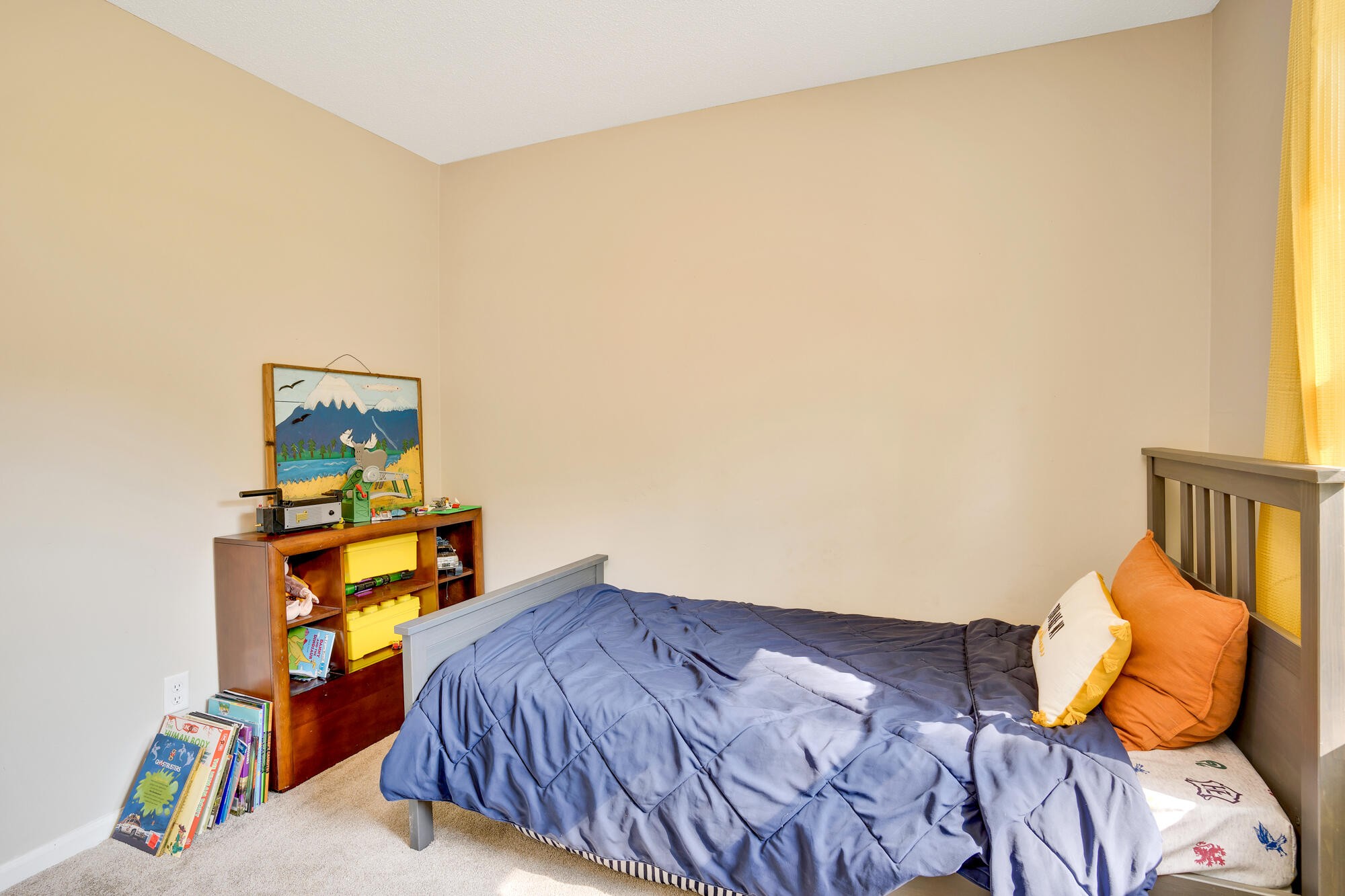 5961 Congress Lane Harrison, TN 37341 - Photo 17 of 30 a bedroom with a bed and painting on the wall