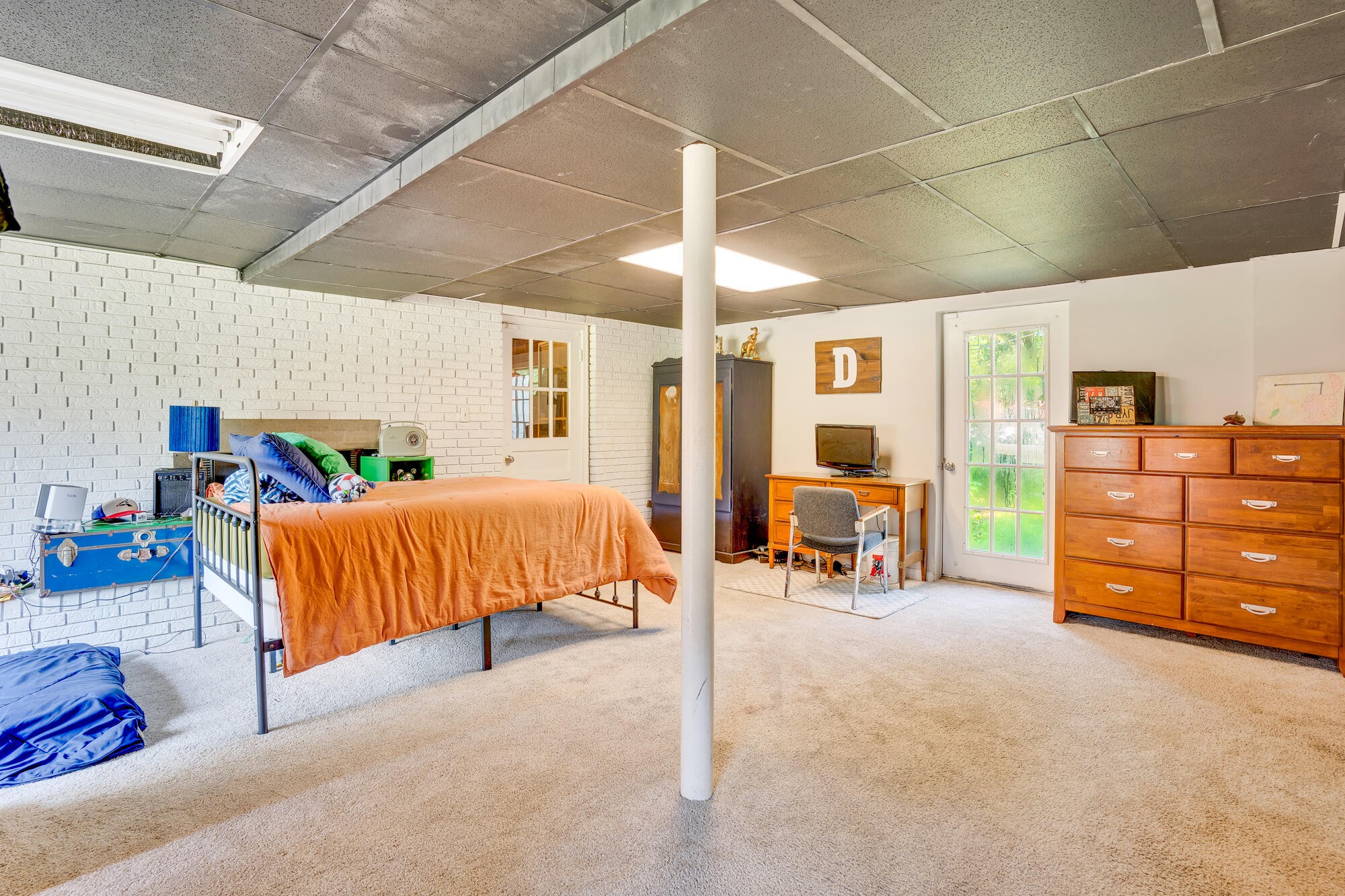 5961 Congress Lane Harrison, TN 37341 - Photo 24 of 30 a bedroom with furniture and a lamp