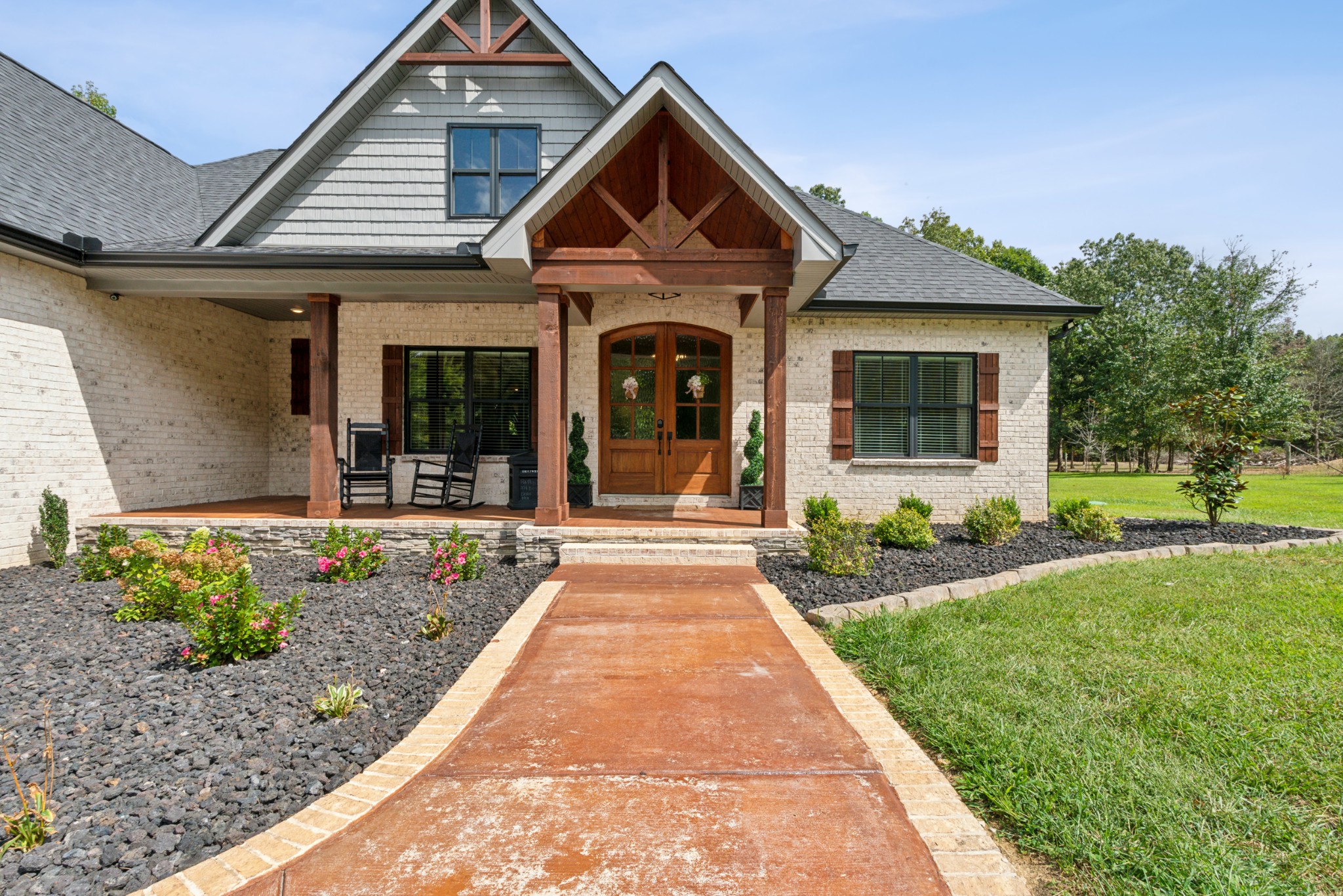 482 North Fork Road Manchester, TN 37355 - Photo 3 of 44 a front view of a house with garden