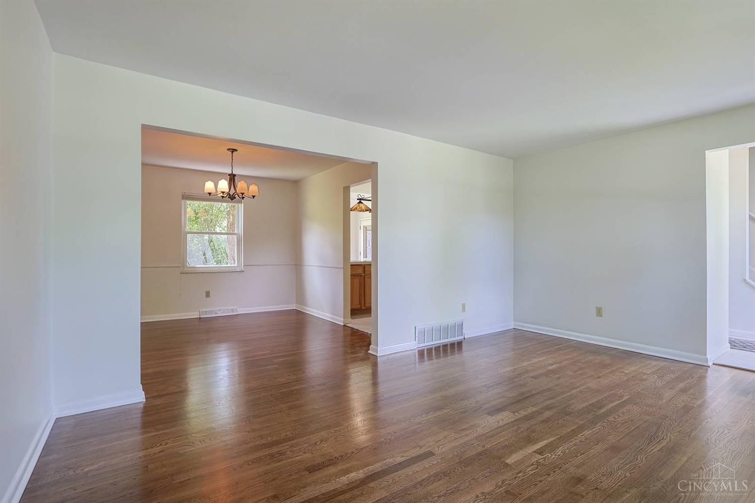 10639 Weil Road Montgomery, OH 45249 - Photo 8 of 54