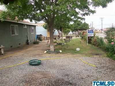 921 South Elm Road Earlimart, CA 93219 - Photo 4 of 4 big yard for kids and dogs