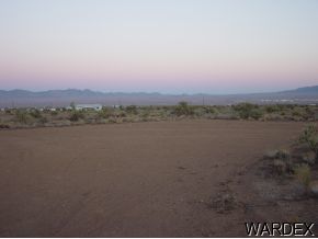 Tbd Tbd Emmaus Kingman, AZ 86409 - Photo 6 of 7 a view of a lake in a city