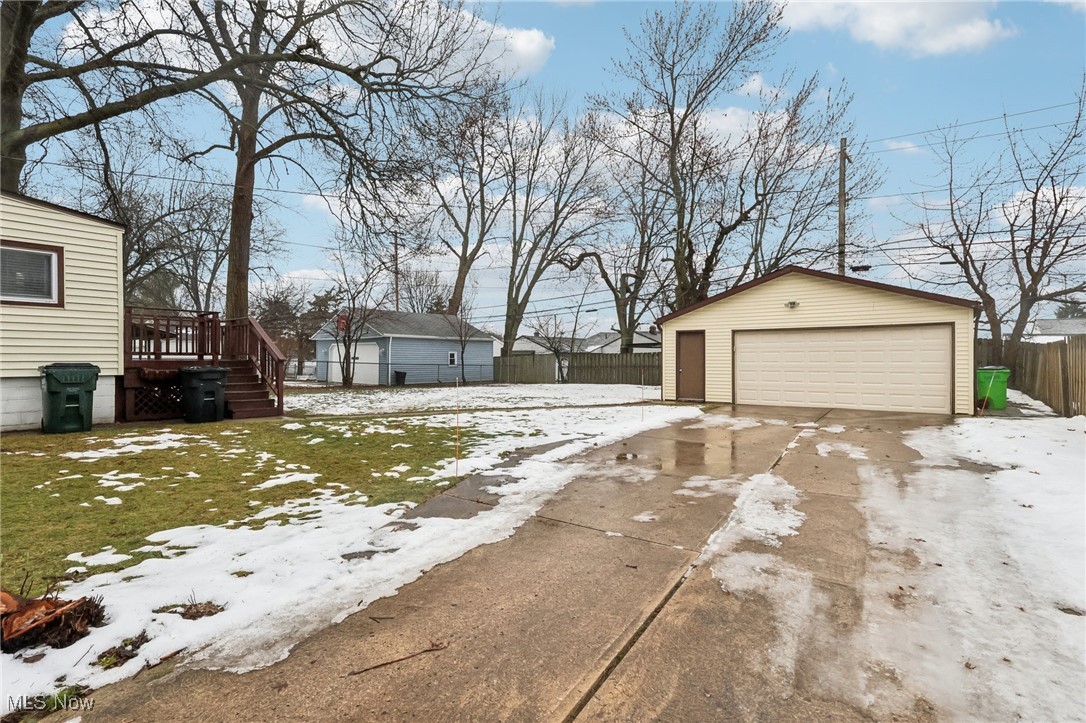 1573 Roselawn Road Cleveland, OH 44124 - Photo 3 of 25 Gallery Image 3