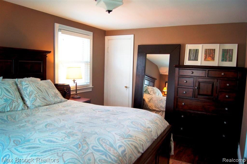 35 Maplefield Road Pleasant Ridge, MI 48069 - Photo 11 of 24 Master Bedroom Second View