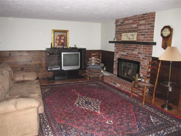 73 Berkeley Road North Andover, MA 01845 - Photo 6 of 19 Gallery Image 6