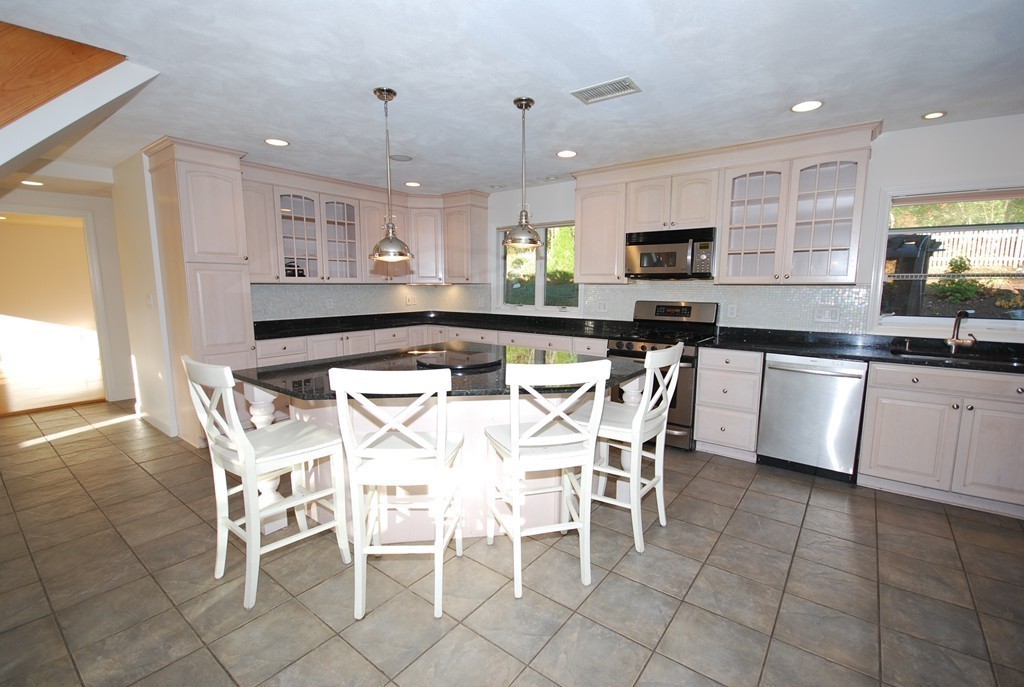 23 Francine Road Framingham, MA 01701 - Photo 5 of 30 Gallery Image 5