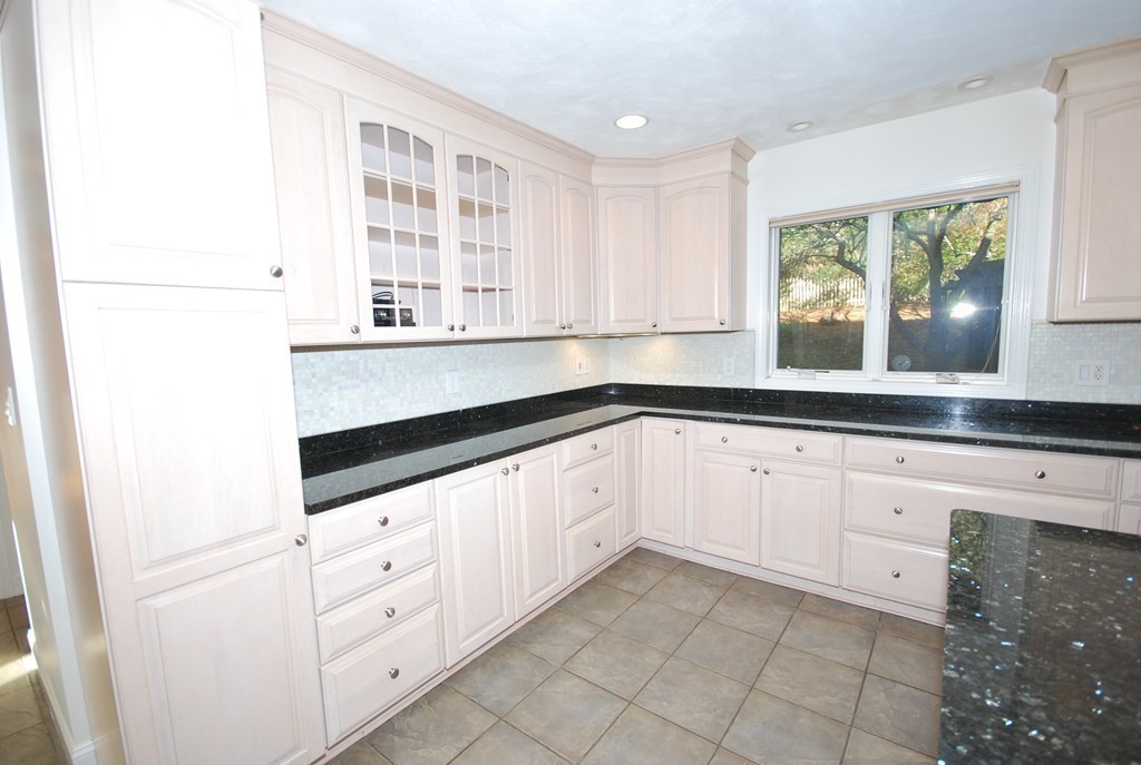 23 Francine Road Framingham, MA 01701 - Photo 9 of 30 Gallery Image 9