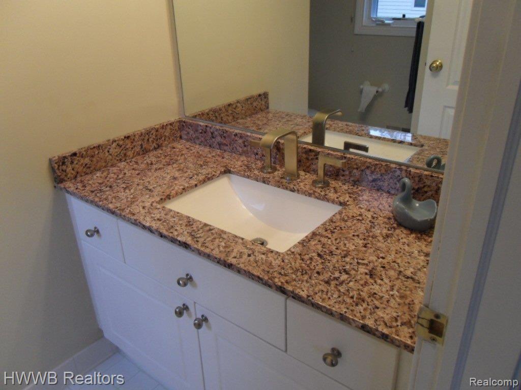 1745 Apple Ridge Court Rochester, MI 48306 - Photo 21 of 25 20-2nd Fl Bath