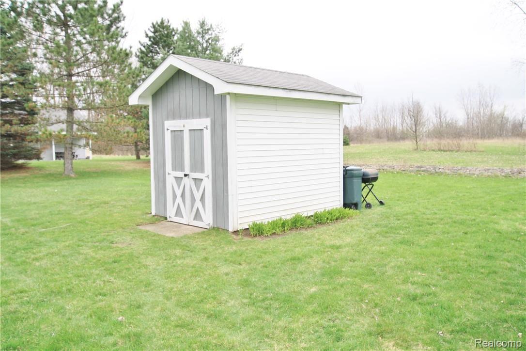 5381 Lennon Road Swartz Creek, MI 48473 - Photo 6 of 25 5381Lennon 006.JPG