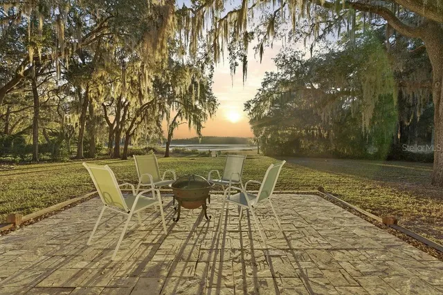 $324,000 | 1136 Southwest Shorewood Drive, Dunnellon, FL 34431