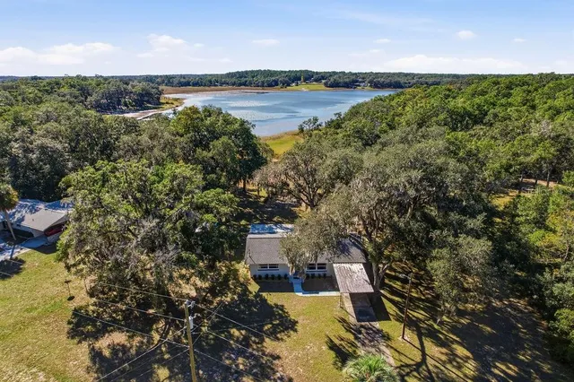 $324,000 | 1136 Southwest Shorewood Drive, Dunnellon, FL 34431