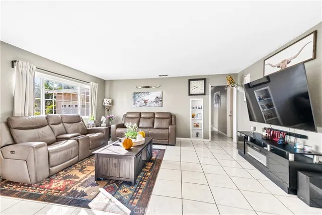 $549,000 | 152 East Rosewood Street, Rialto, CA 92376