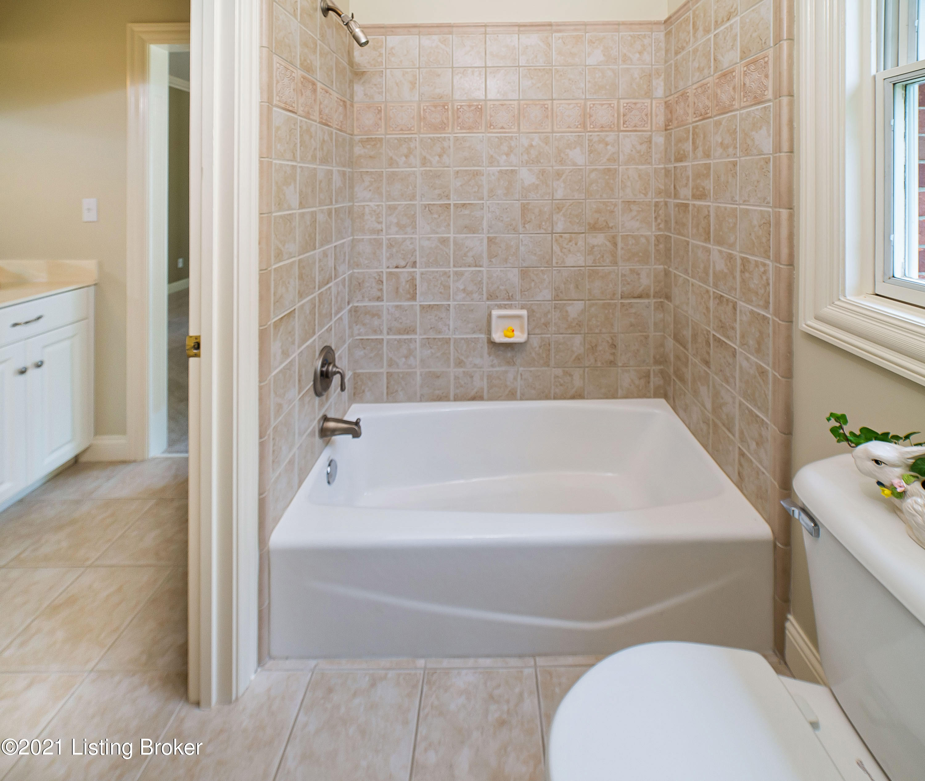 1306 Ridge Pointe Goshen, KY 40026 - Photo 84 of 111 Jack'n Jill Bath