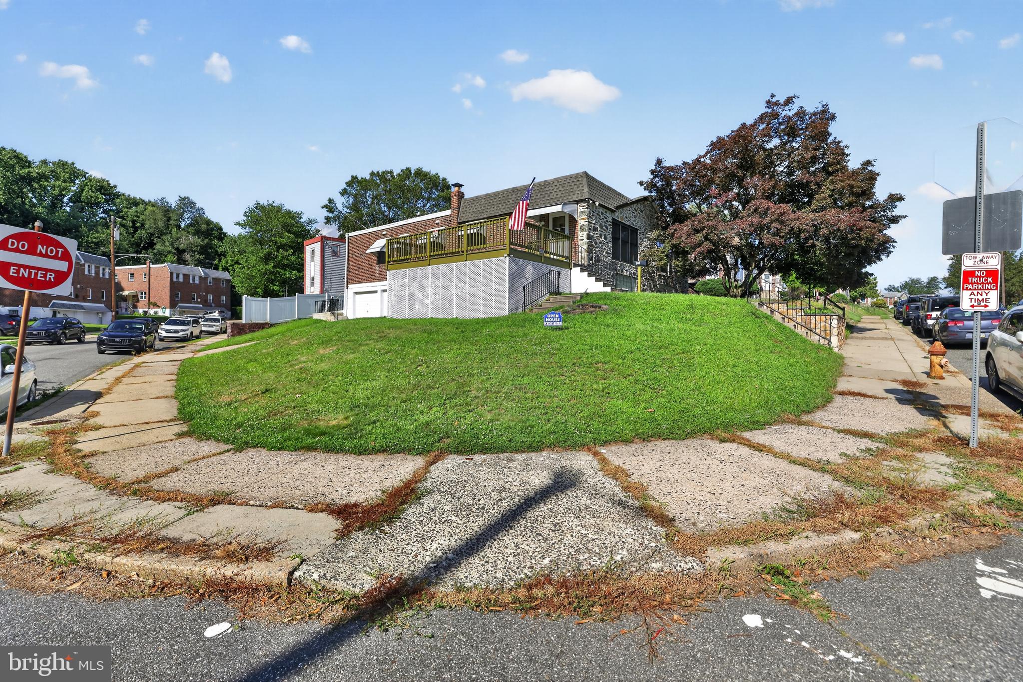 601 Colebrook Road Philadelphia, PA 19115 - Photo 3 of 15
