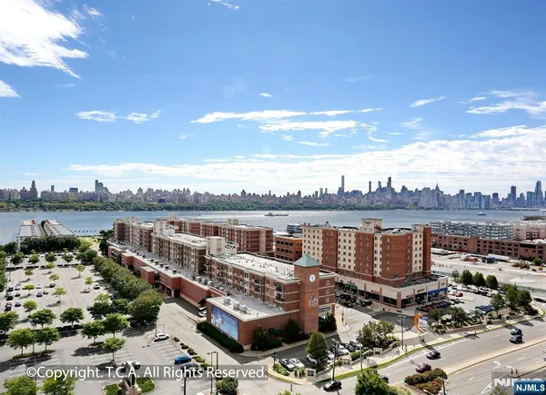 $2,600 | 1102 City Place, Unit 1102, Edgewater, NJ 07020