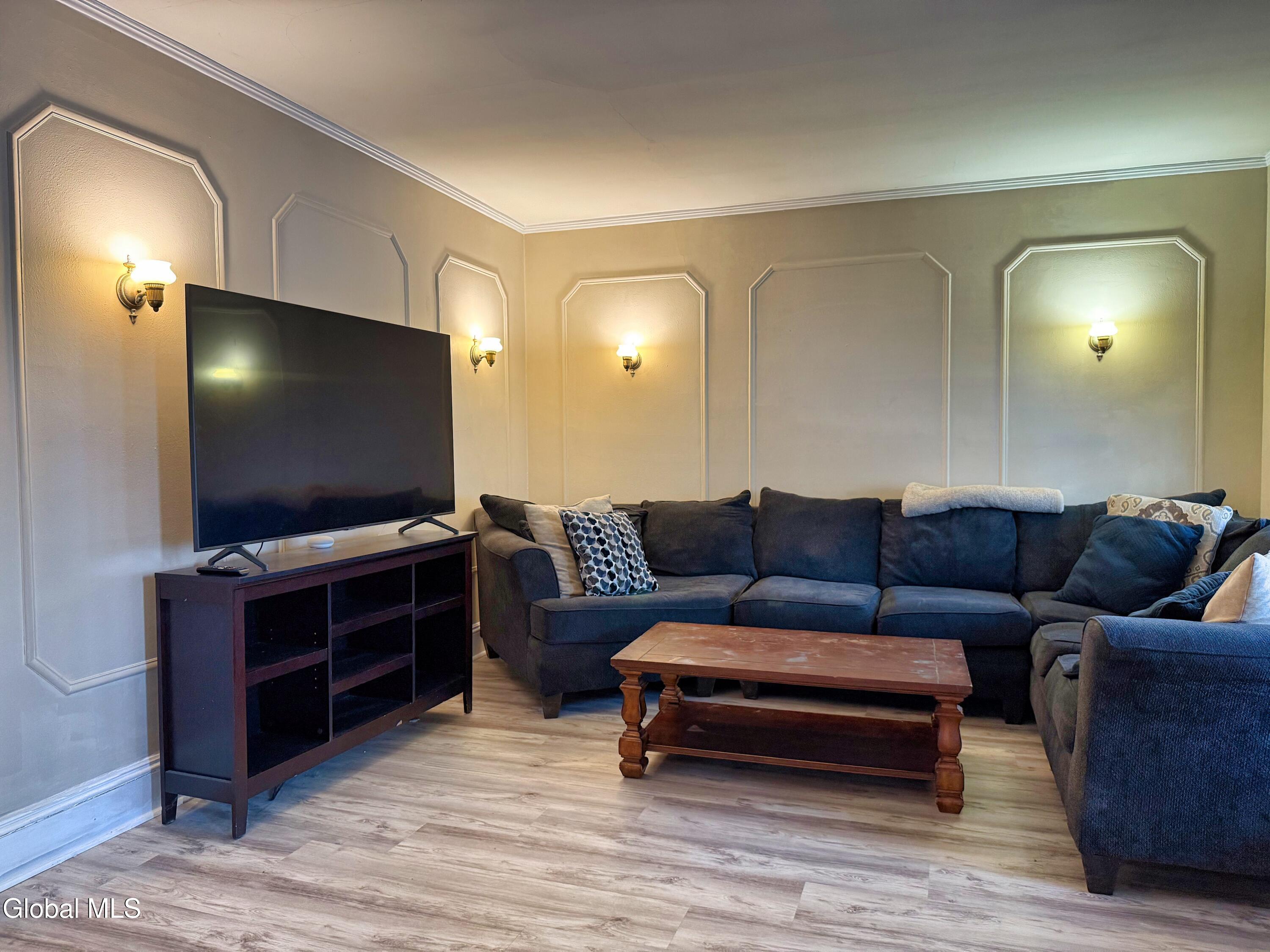 81 Edgecomb Street Albany, NY 12209 - Photo 7 of 24 IMG_5951