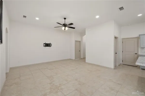 $2,100 | 2205 Antelope Cyn Street, Edinburg, TX 78541