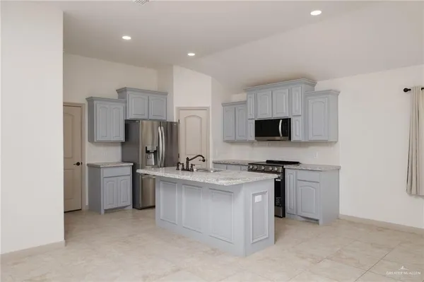 $2,100 | 2205 Antelope Cyn Street, Edinburg, TX 78541