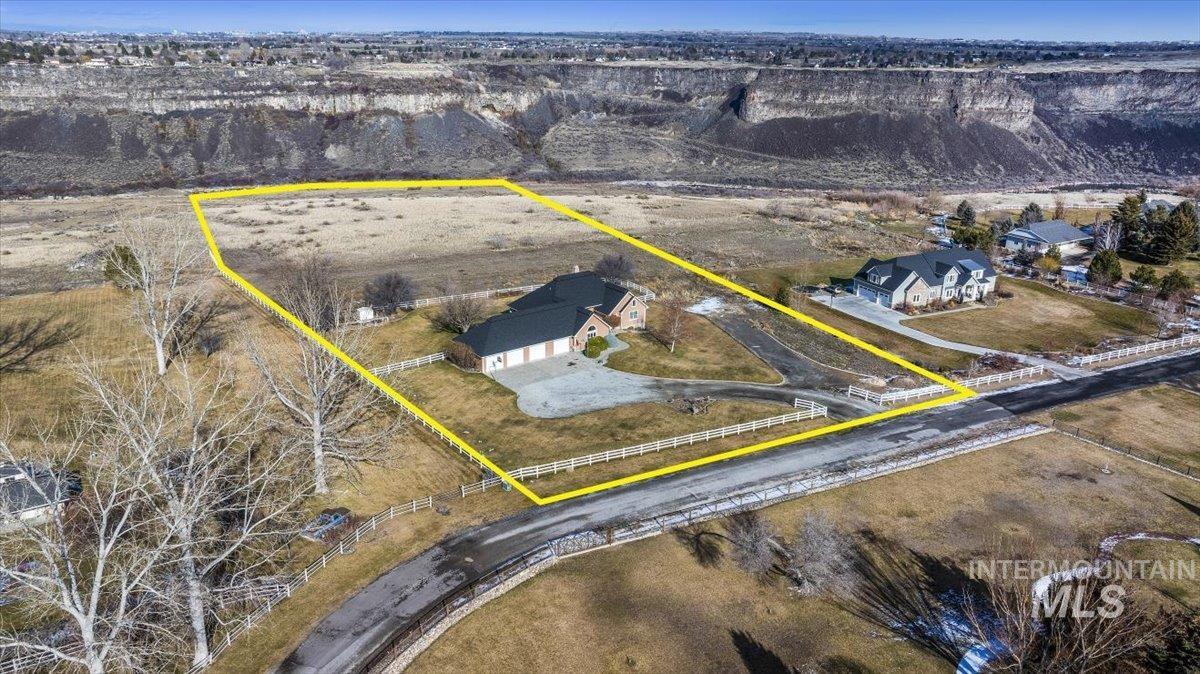 474 Kay Drive Twin Falls, ID 83301 - Photo 35 of 38 Aerial view of property and surrounding area with property parcel outlined