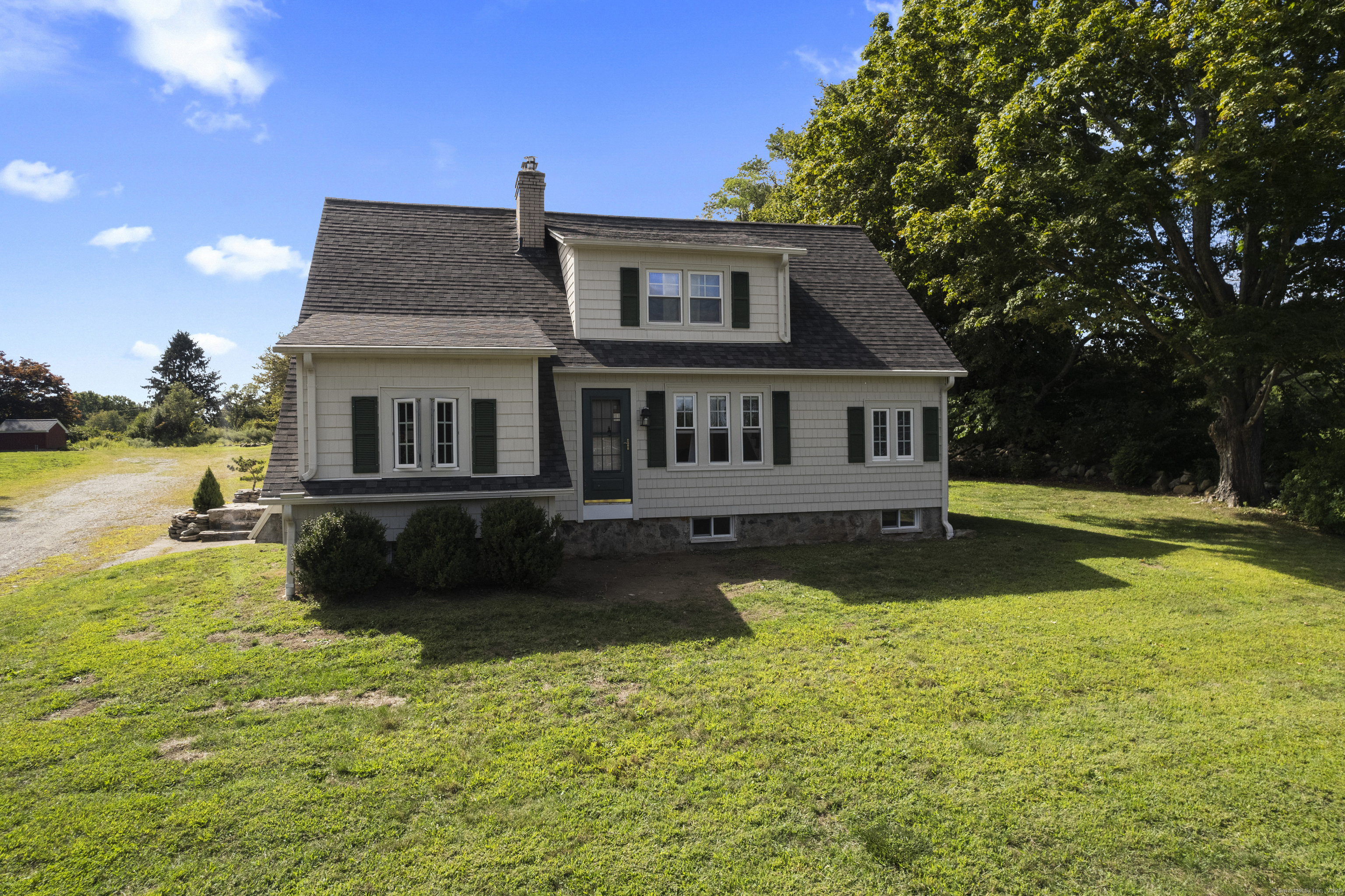 587 Taugwonk Road Stonington, CT 06378 - Photo 4 of 38 Gallery Image 4