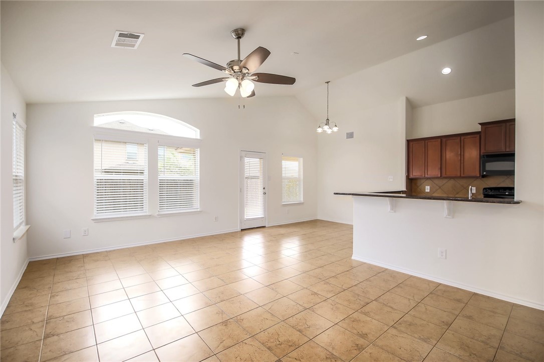 137 Langtry Lane Jarrell, TX 76537 - Photo 6 of 36