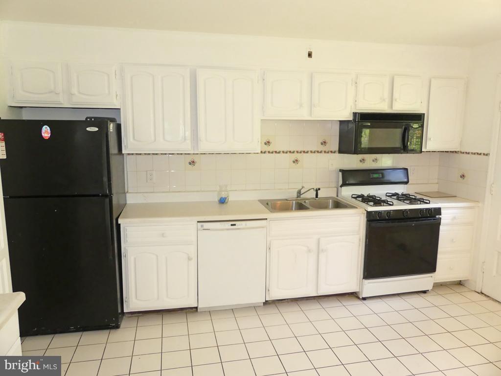 8016 Sagramore Road Baltimore, MD 21237 - Photo 2 of 30 Eat-in Kitchen w/Ceramic Floor