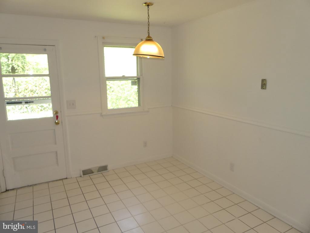 8016 Sagramore Road Baltimore, MD 21237 - Photo 12 of 30 Eat-in Kitchen
