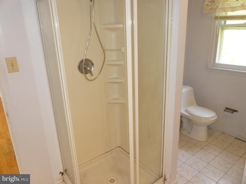 8016 Sagramore Road Baltimore, MD 21237 - Photo 14 of 30 Main Bath