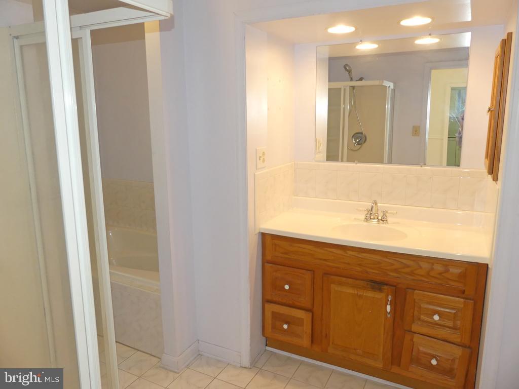 8016 Sagramore Road Baltimore, MD 21237 - Photo 15 of 30 Main Bath