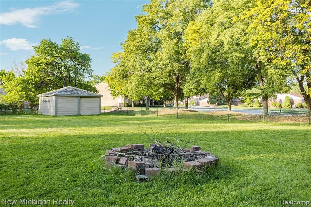 8359 Chicago Road Warren, MI 48093 - Photo 53 of 74