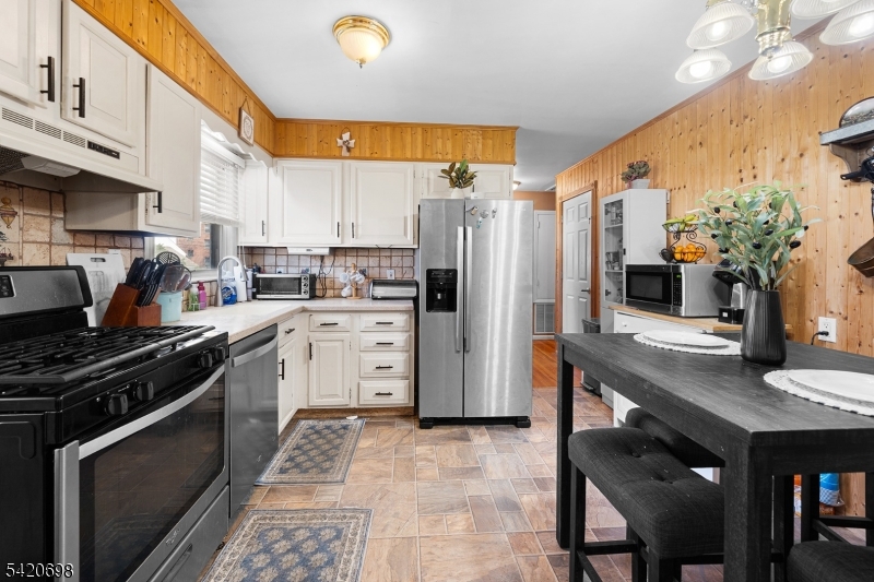 556 Valley Road Clark, NJ 07066 - Photo 17 of 36