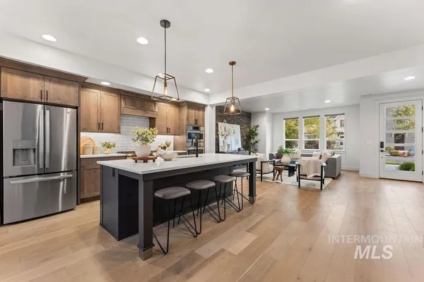 $695,000 | 4240 East Parkcenter Boulevard, Boise, ID 83716