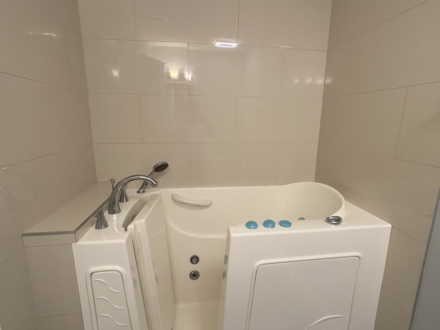 2949 South Halsted Street, Unit B Chicago, IL 60608 - Photo 13 of 22 a utility room with dryer and washer