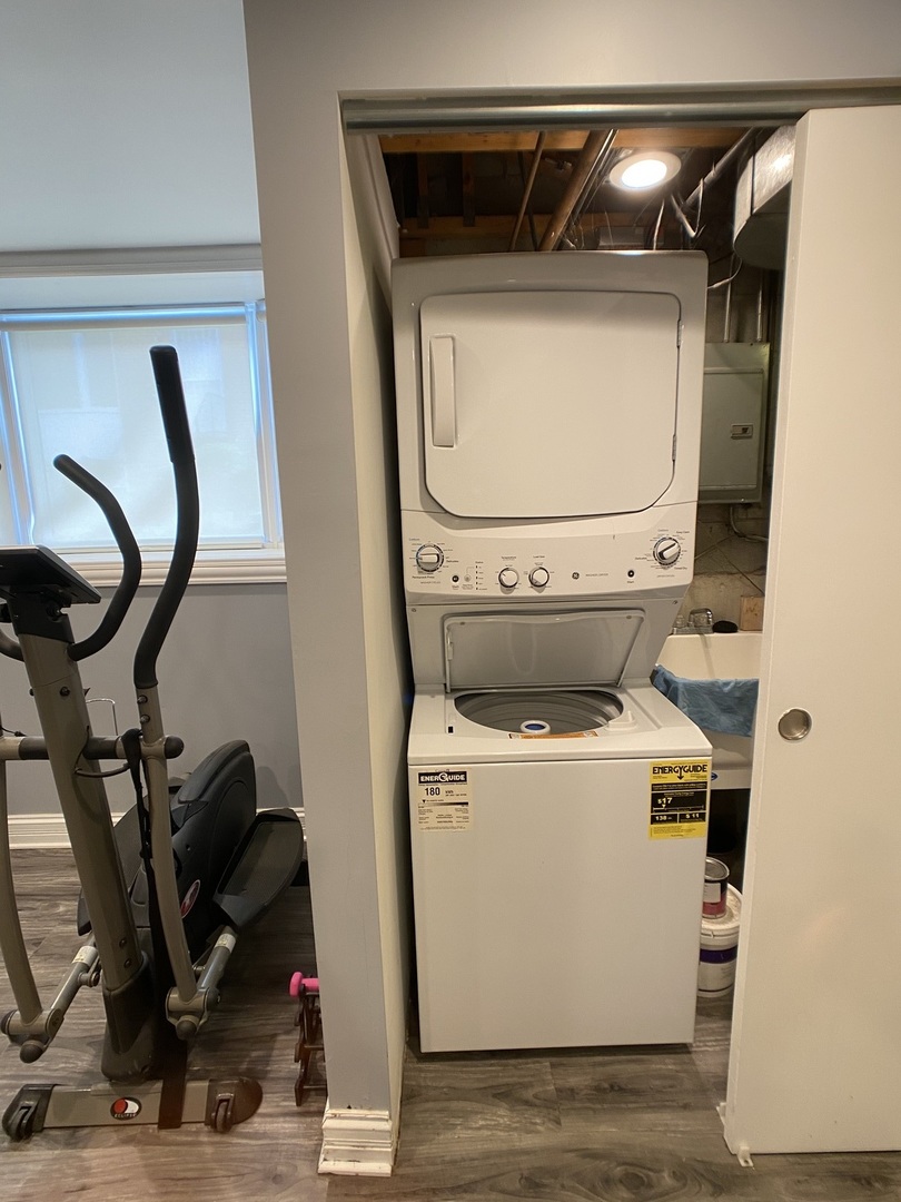 2949 South Halsted Street, Unit B Chicago, IL 60608 - Photo 20 of 22 a utility room with dryer and washer