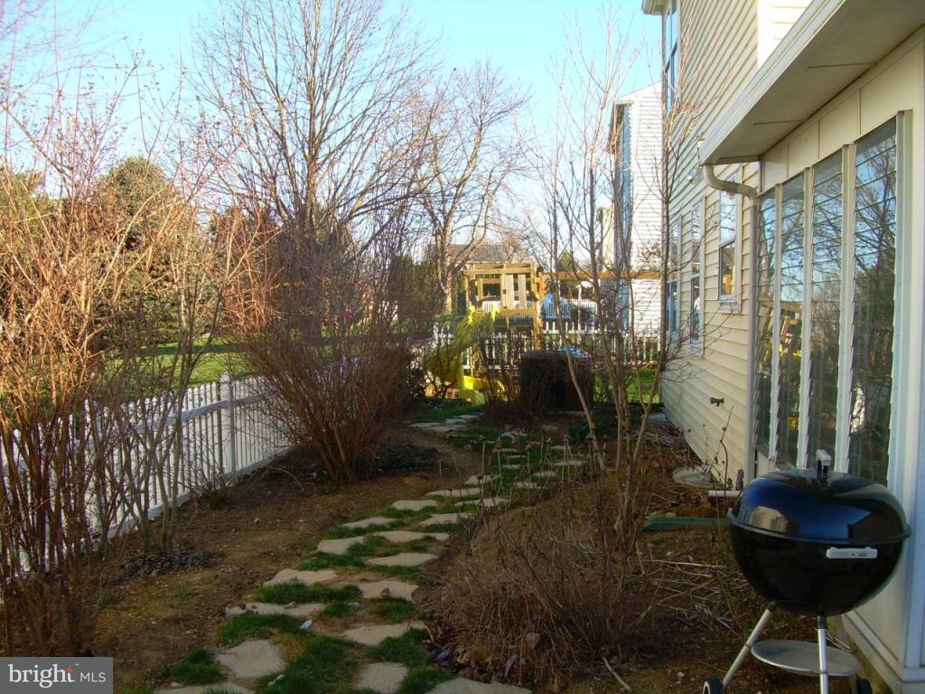 141 Arrowhead Drive Lititz, PA 17543 - Photo 6 of 8