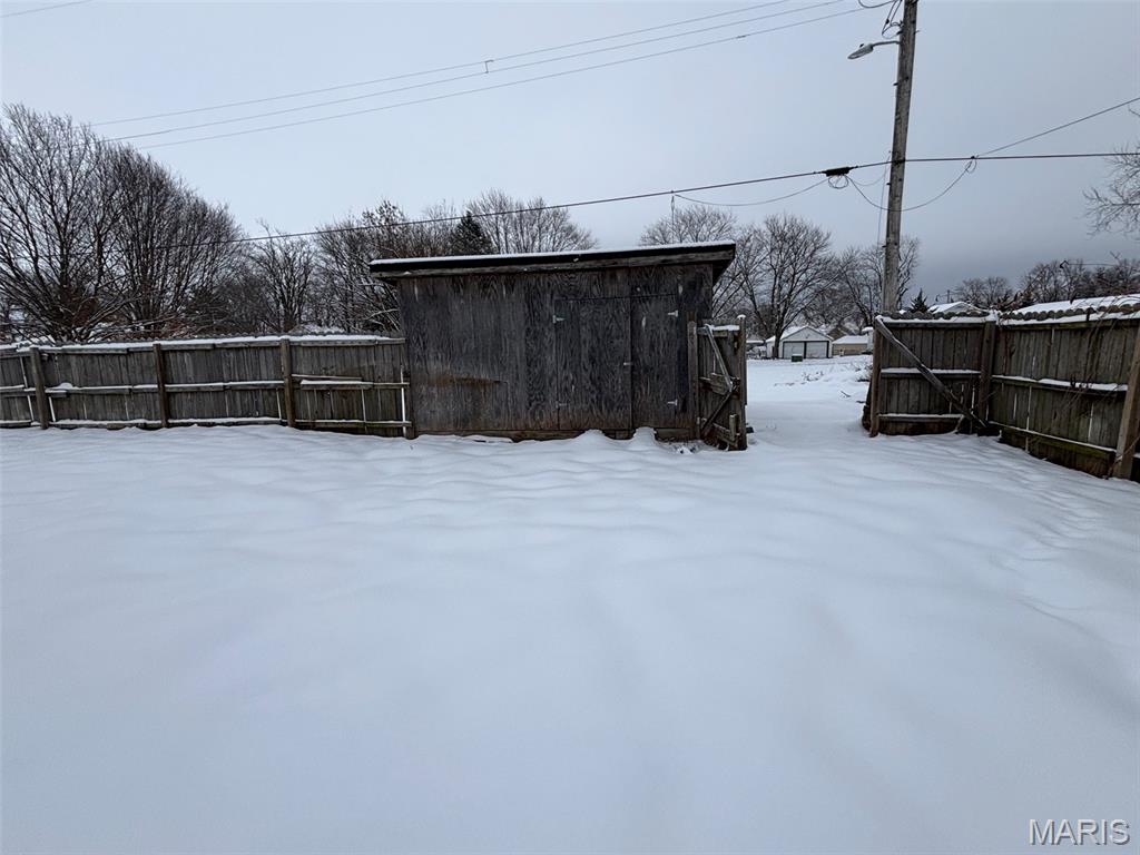 120 Gillespie Wilsonville, IL 62093 - Photo 11 of 12