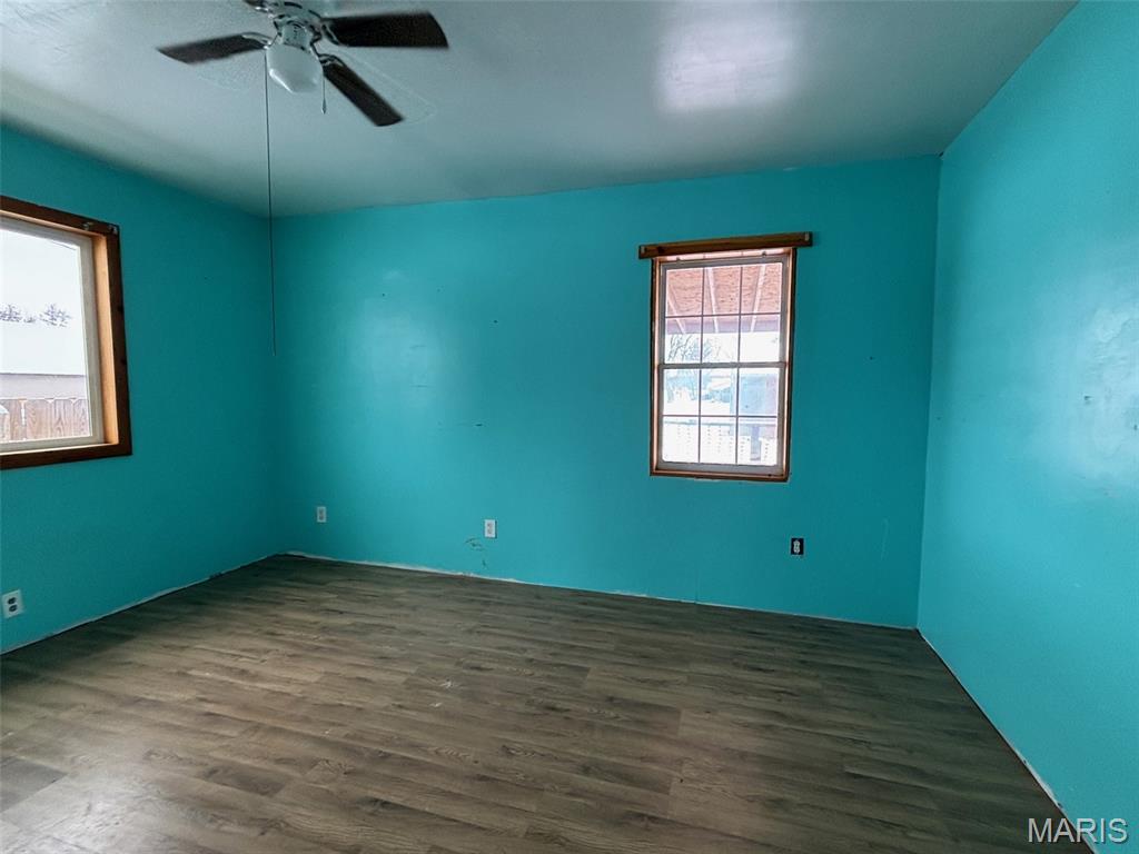 120 Gillespie Wilsonville, IL 62093 - Photo 7 of 12