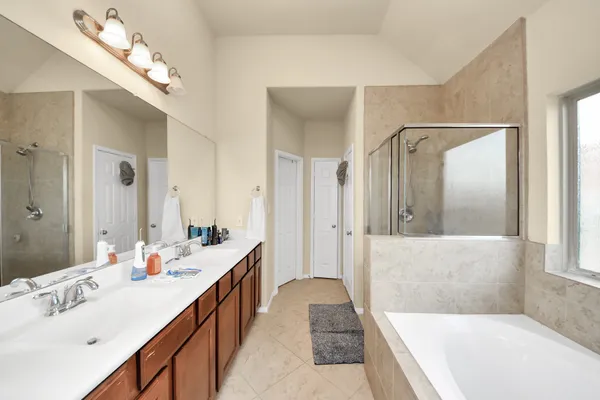 a bathroom with bathtub