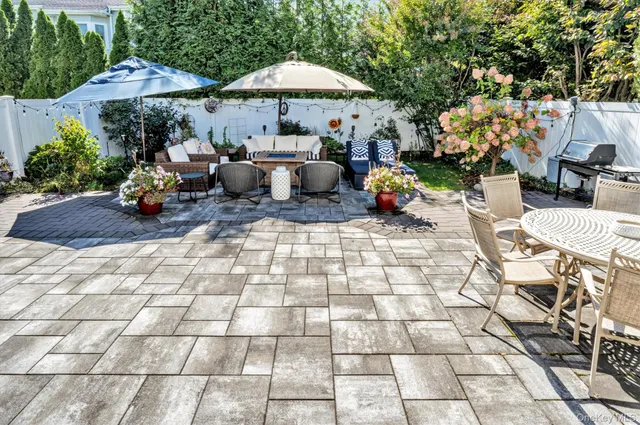 a view of a house with backyard and sitting area