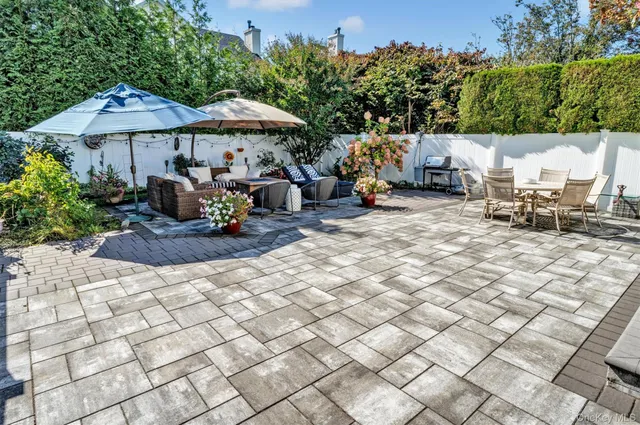 a view of a patio with furniture and plants