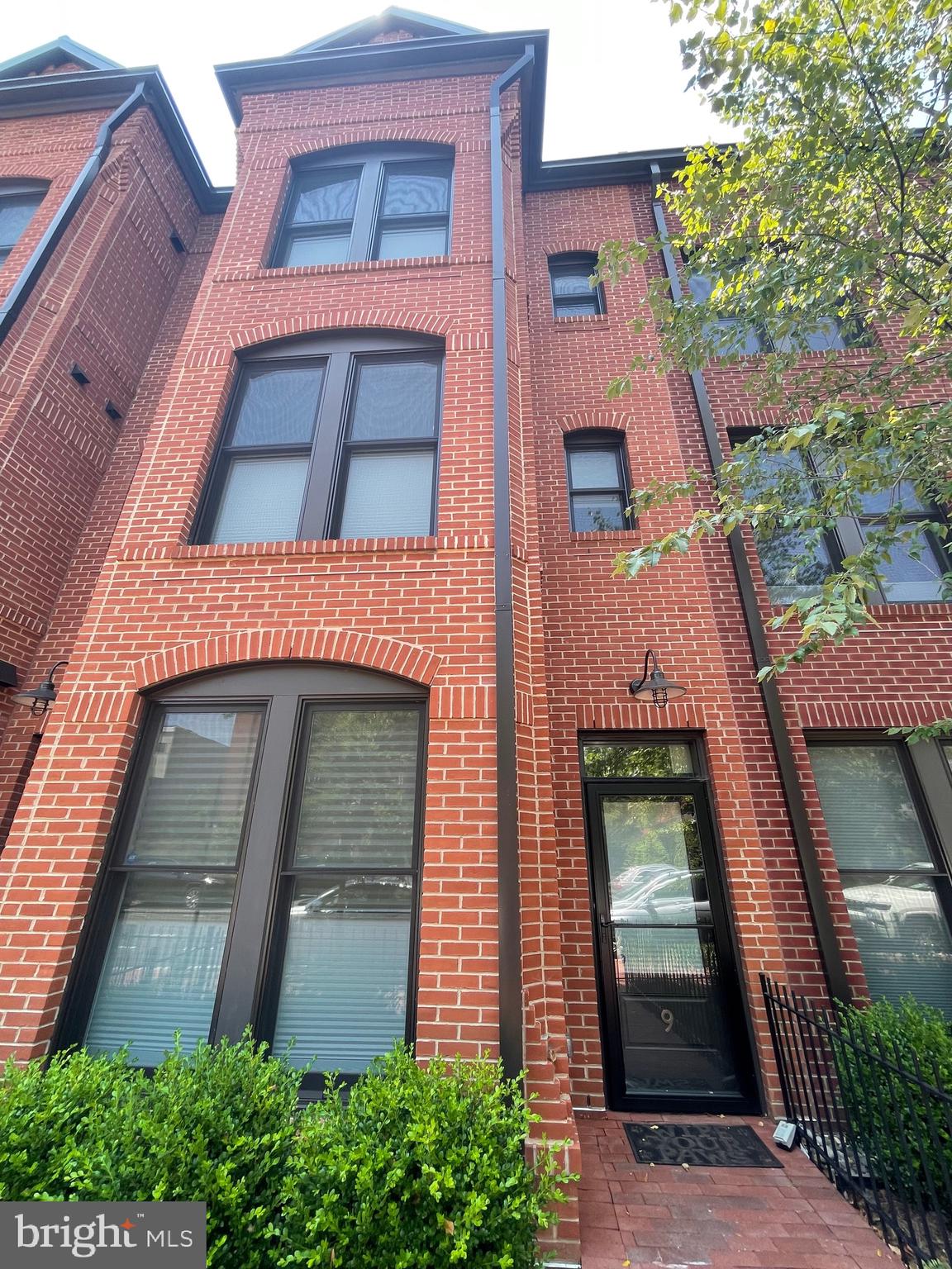 1309 E Street Southeast Washington, DC 20003 - Photo 3 of 33 Fabulous from top to bottom!