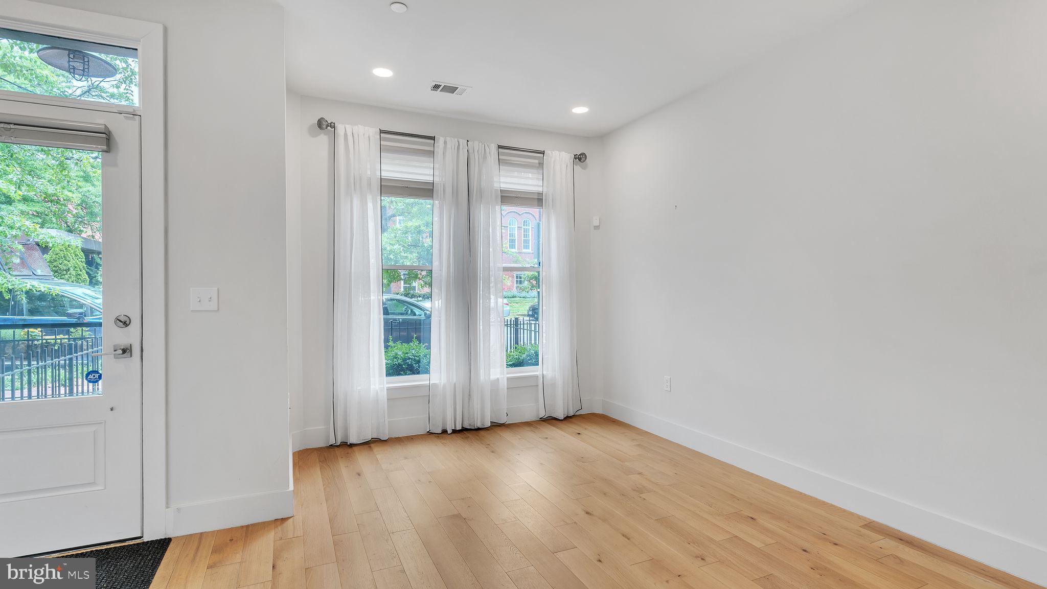 1309 E Street Southeast Washington, DC 20003 - Photo 5 of 33 Living Room