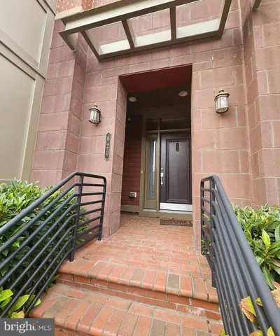 $4,375 | 620 East Howell Avenue, Unit 101, Alexandria, VA 22301